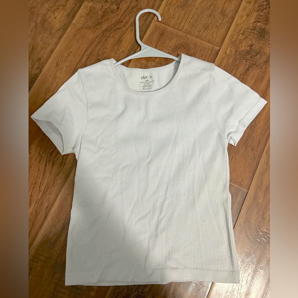 White Eloise short sleeve top from Nordstrom Rack 🤍